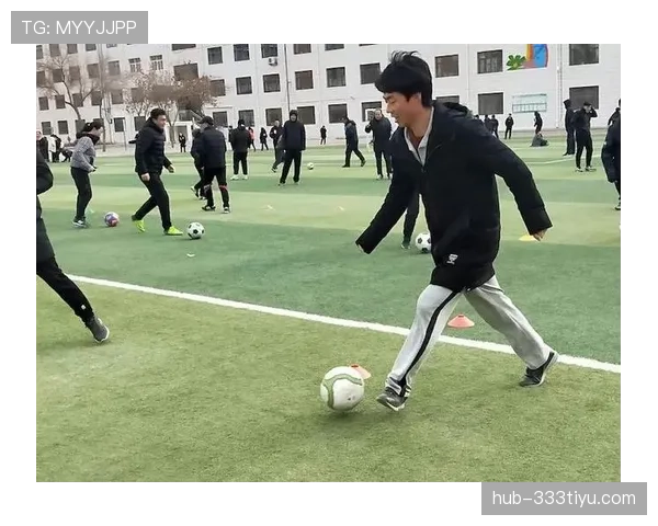 足球规则中合法冲撞的判罚标准与裁判关键判断点解析 足球规则中合法冲撞的判罚标准与裁判关键判断点解析